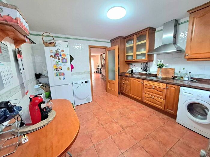 Casas en venta y pisos alquiler - 2