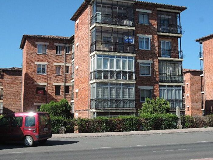 Casas en venta y pisos alquiler - 1