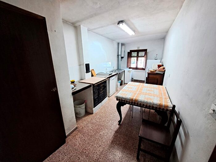 Casas en venta y pisos alquiler - 3