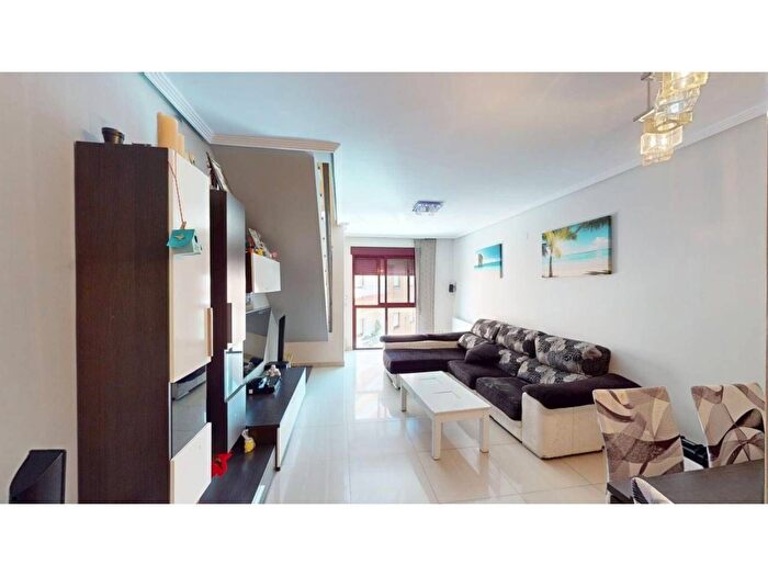 Casas en venta y pisos alquiler - 1