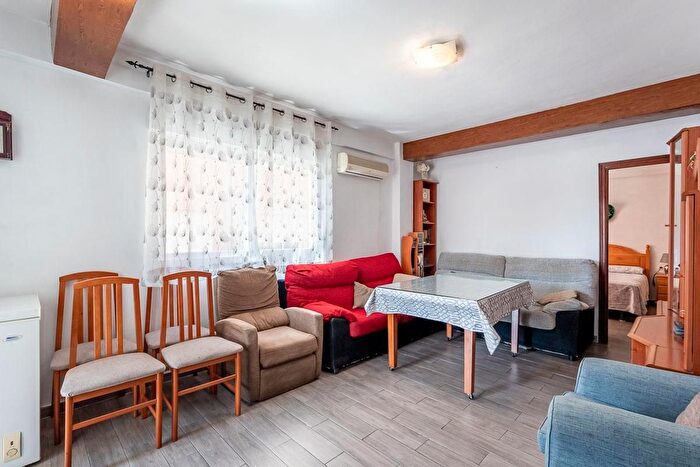 Casas en venta y pisos alquiler - 1