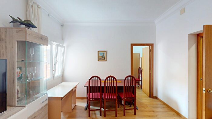 Casas en venta y pisos alquiler - 1
