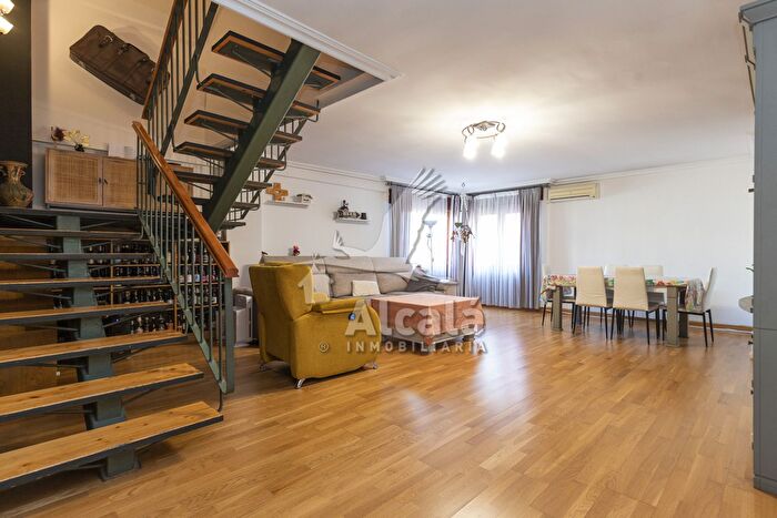 Casas en venta y pisos alquiler - 1