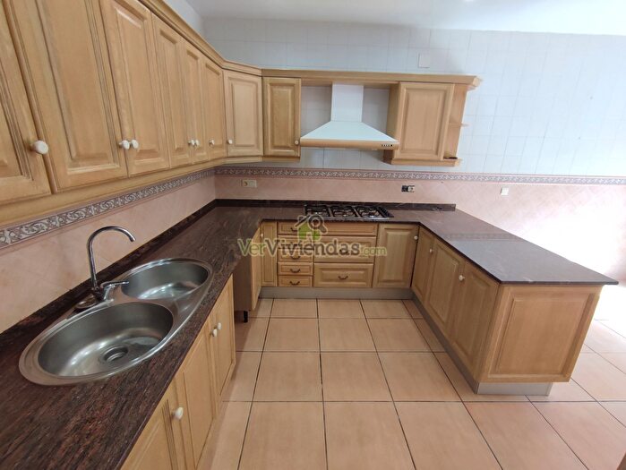 Casas en venta y pisos alquiler - 3