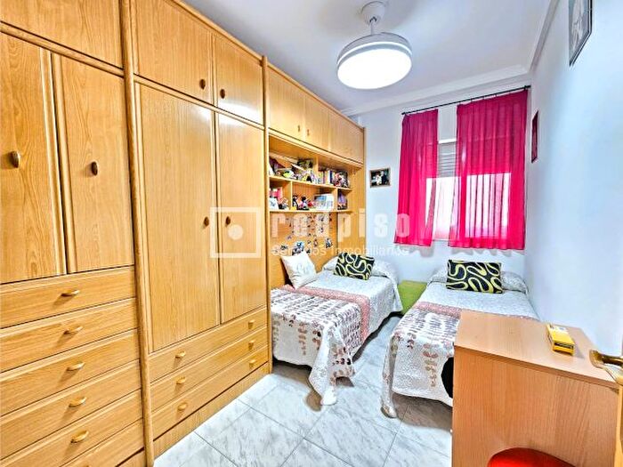 Casas en venta y pisos alquiler - 3