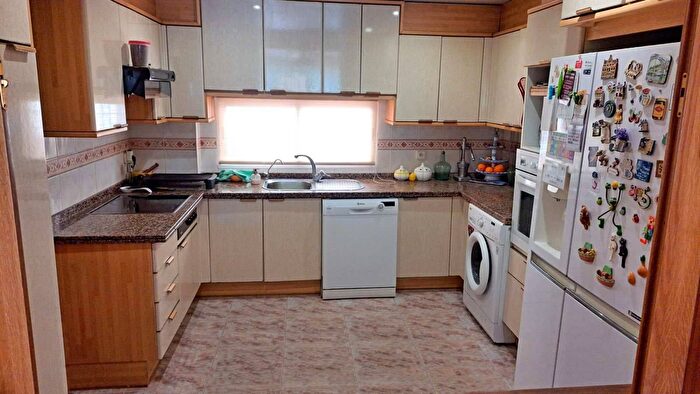 Casas en venta y pisos alquiler - 3