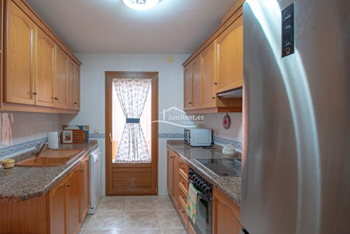 Casas en venta y pisos alquiler - 3