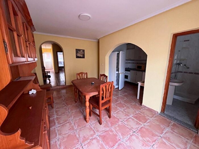 Casas en venta y pisos alquiler - 1