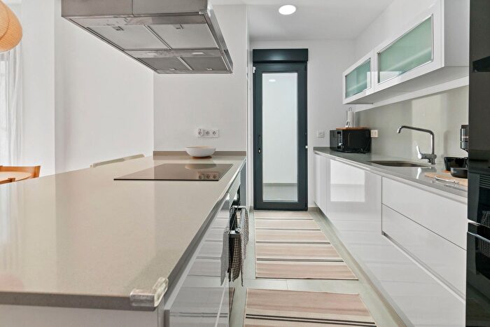 Casas en venta y pisos alquiler - 2
