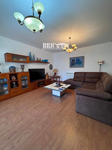 Casas en venta y pisos alquiler - 3