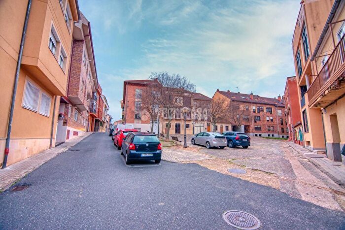 Casas en venta y pisos alquiler - 1