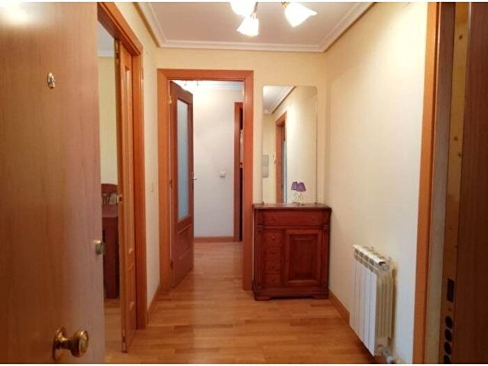 Piso en alquiler en Castilla y León, Burgos de 3 habitaciones