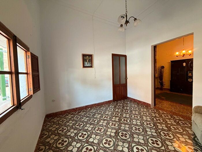 Casas en venta y pisos alquiler - 1