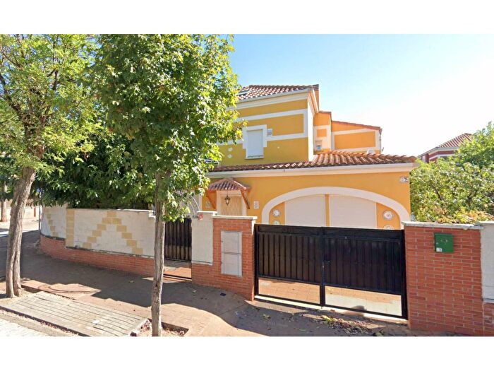 Casas en venta y pisos alquiler - 1