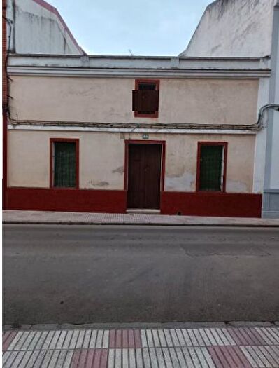 Casa en venta en Don Benito, Badajoz de 4 habitaciones