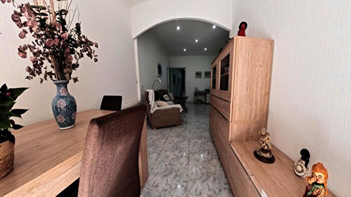 Casas en venta y pisos alquiler - 3