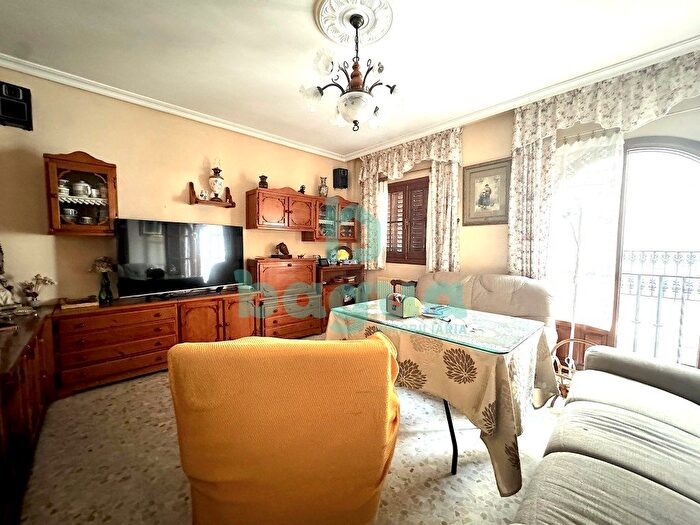 Casas en venta y pisos alquiler - 1