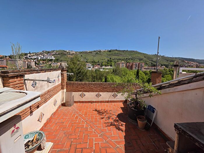 Casa en venta en Genil, Bola de Oro de 3 habitaciones