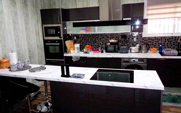 Casas en venta y pisos alquiler - 3