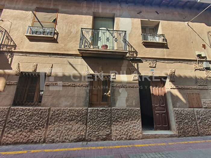 Casas en venta y pisos alquiler - 1