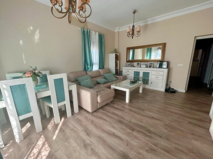 Casas en venta y pisos alquiler - 2