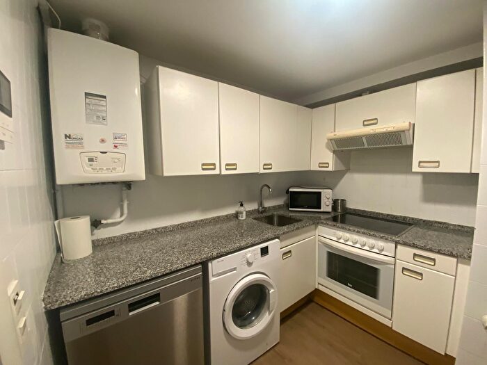 Casas en venta y pisos alquiler - 3