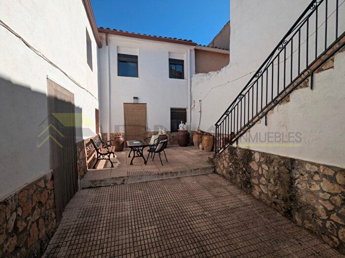 Casas en venta y pisos alquiler - 1