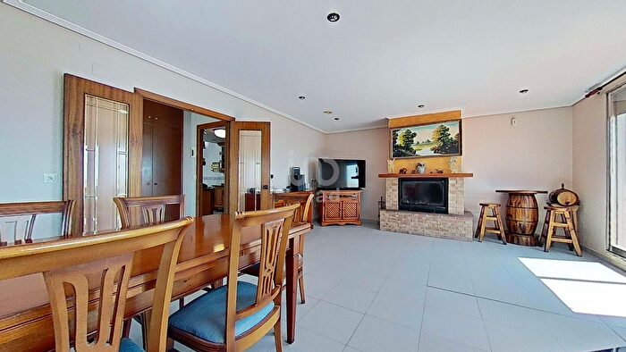 Casas en venta y pisos alquiler - 3