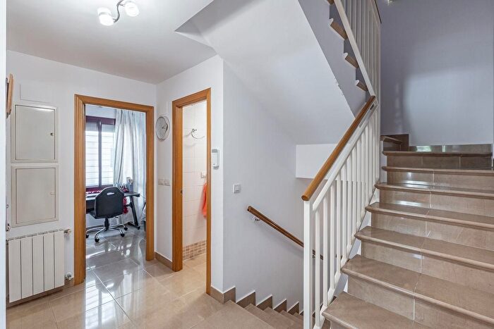 Casas en venta y pisos alquiler - 3
