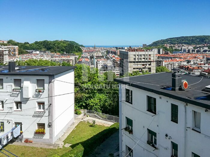 Casas en venta y pisos alquiler - 1