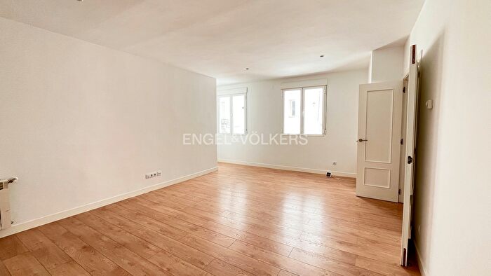 Casas en venta y pisos alquiler - 1