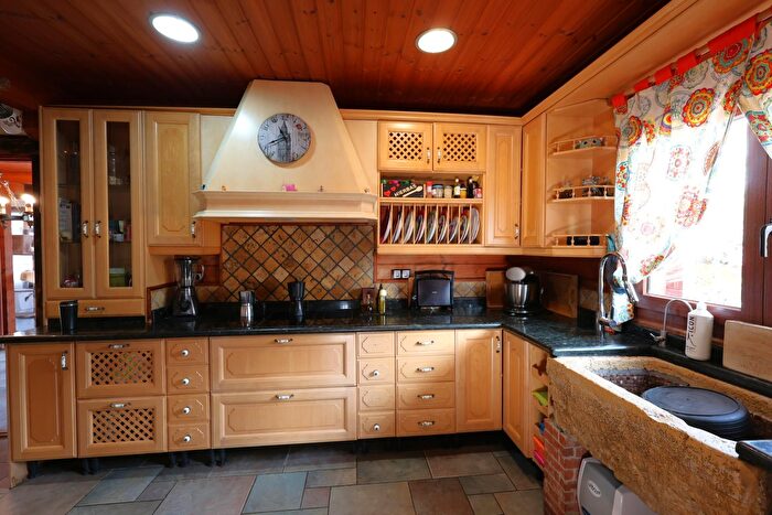 Casas en venta y pisos alquiler - 3