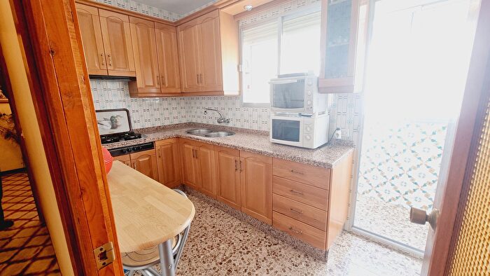 Casas en venta y pisos alquiler - 3