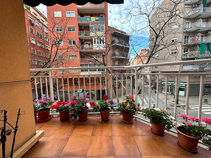 Piso en venta en Sants Montjuïc, SantsBadal de 3 habitaciones