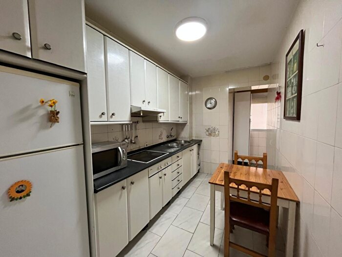 Casas en venta y pisos alquiler - 3