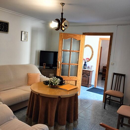 Casas en venta y pisos alquiler - 3