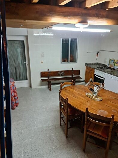 Casas en venta y pisos alquiler - 3