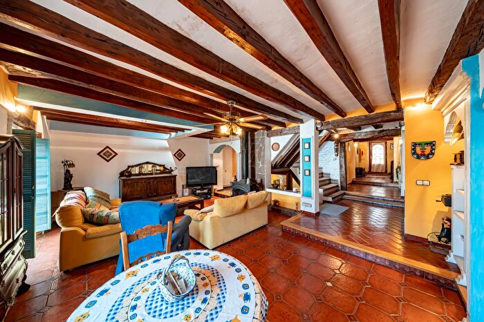 Casas en venta y pisos alquiler - 3