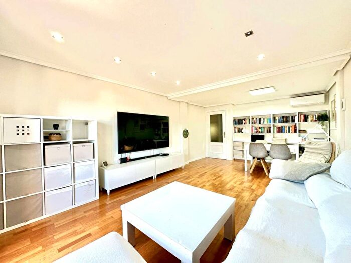 Casas en venta y pisos alquiler - 3