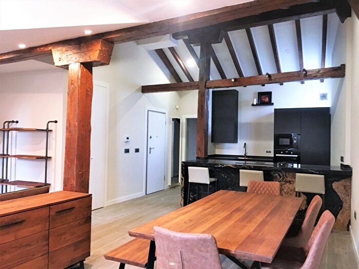 Casas en venta y pisos alquiler - 1