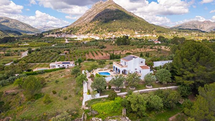 Casa en venta en Murla, Alicante de 4 habitaciones