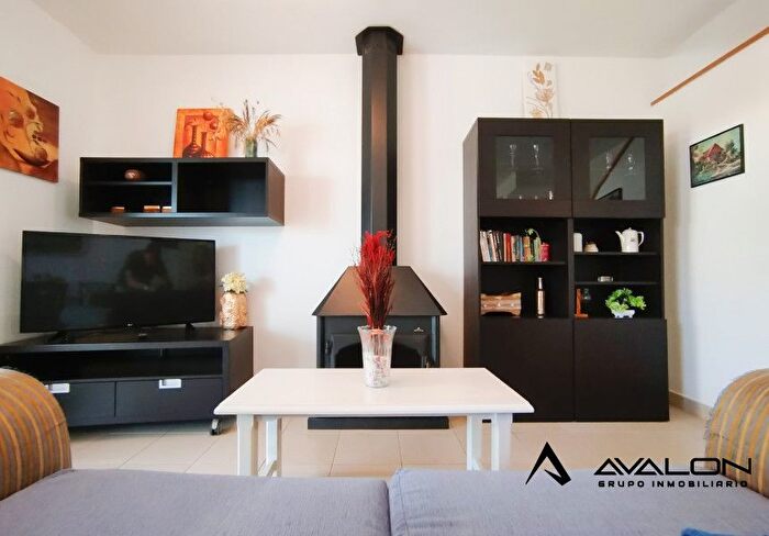 Casas en venta y pisos alquiler - 3