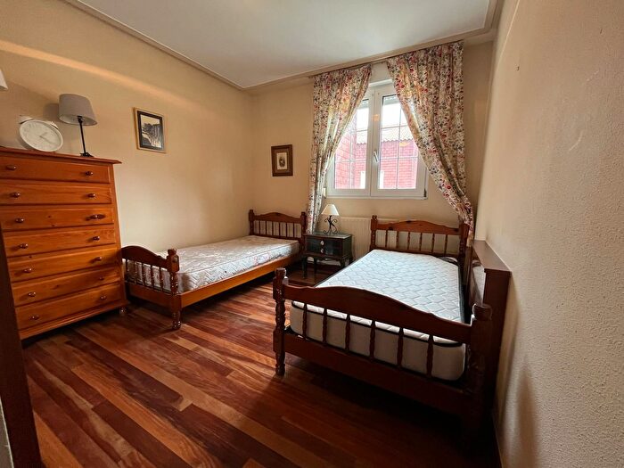 Casas en venta y pisos alquiler - 3