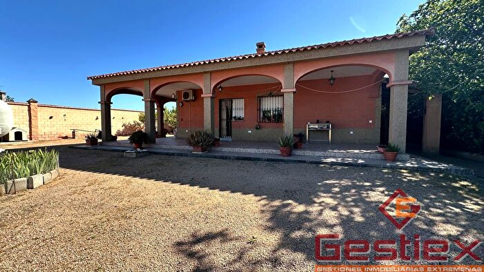 Casa en venta en Almendralejo, Badajoz de 3 habitaciones