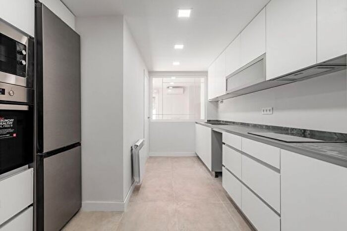 Piso en venta en Ciudad Lineal, San Juan Bautista de 3 habitaciones