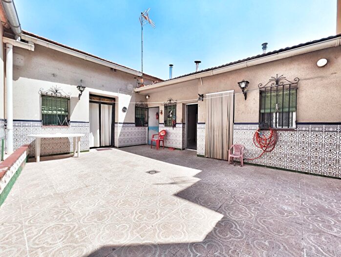 Casas en venta y pisos alquiler - 1