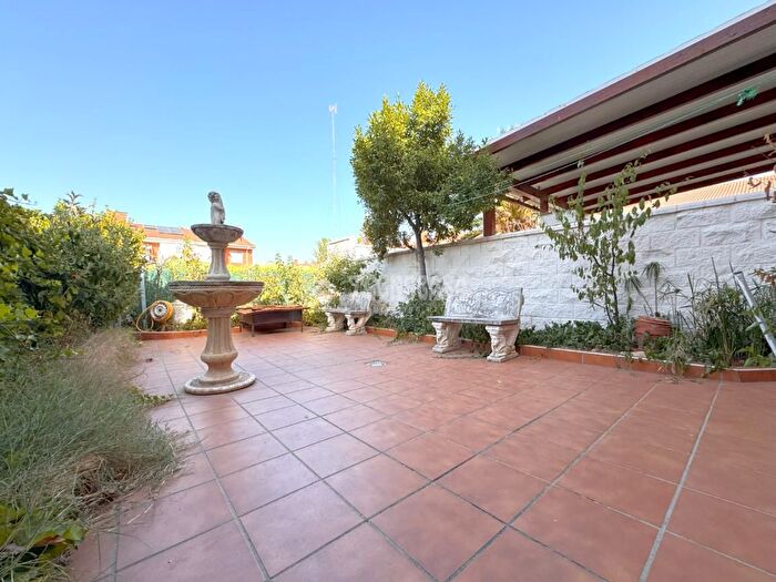 Casas en venta y pisos alquiler - 3