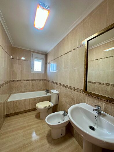 Casas en venta y pisos alquiler - 3
