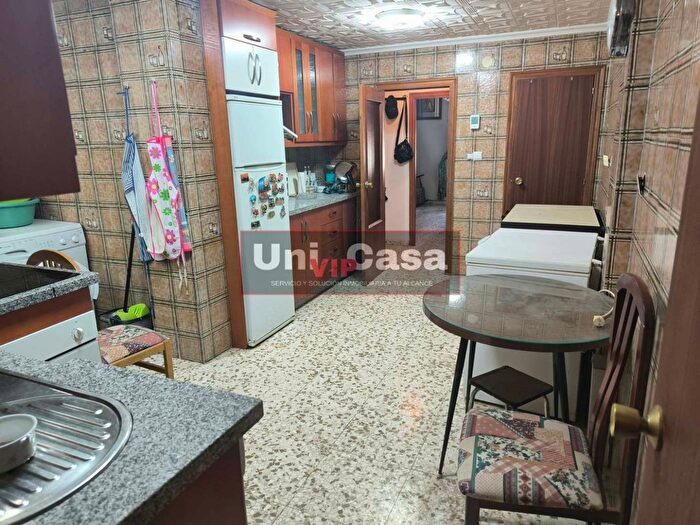Casas en venta y pisos alquiler - 1