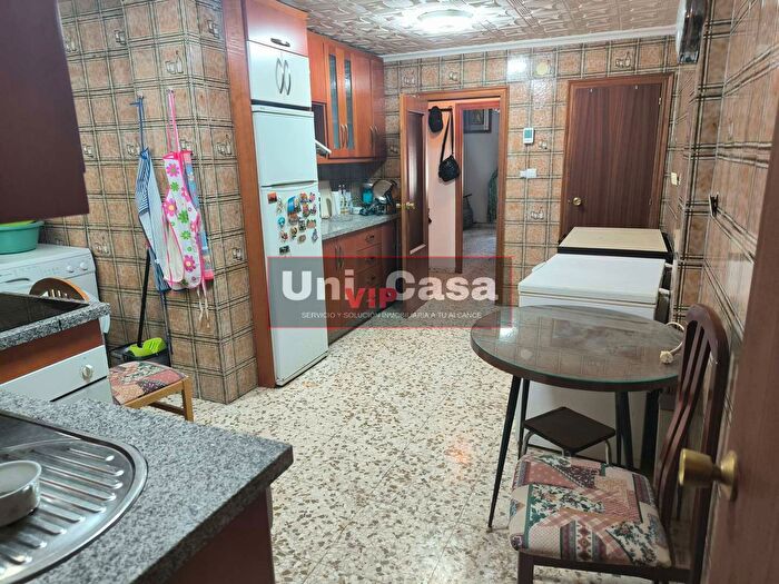 Casas en venta y pisos alquiler - 1